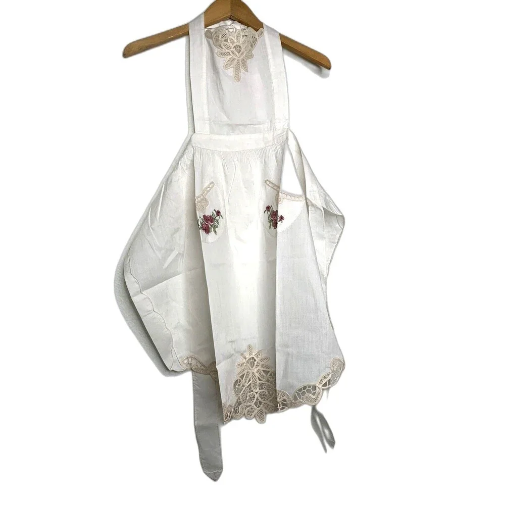 Dutch Novelties Embroidered Roses Lace Cream Apron Pockets New Vintage Condition